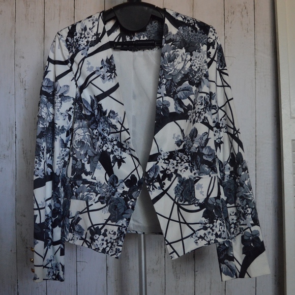 ** ONE OF A KIND ** Black and White rose blazer - Picture 1 of 4